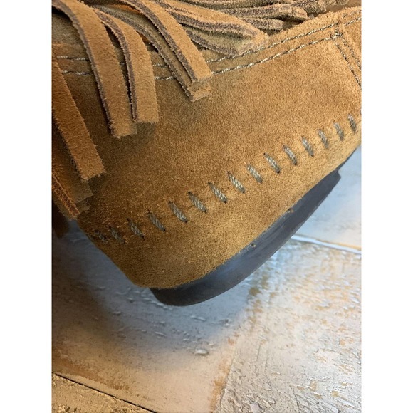 Moccasin Boots Minnetonka Brown Suede Layered Fringe Size 8 MINT!! - Picture 9 of 9